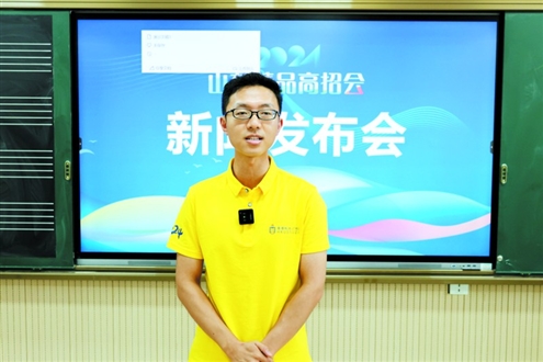 10所高校参与现场新闻发布会,详解各自学校在山东的招生政策 本组摄影 记者 王晓峰 赵天羿 褚洪卿